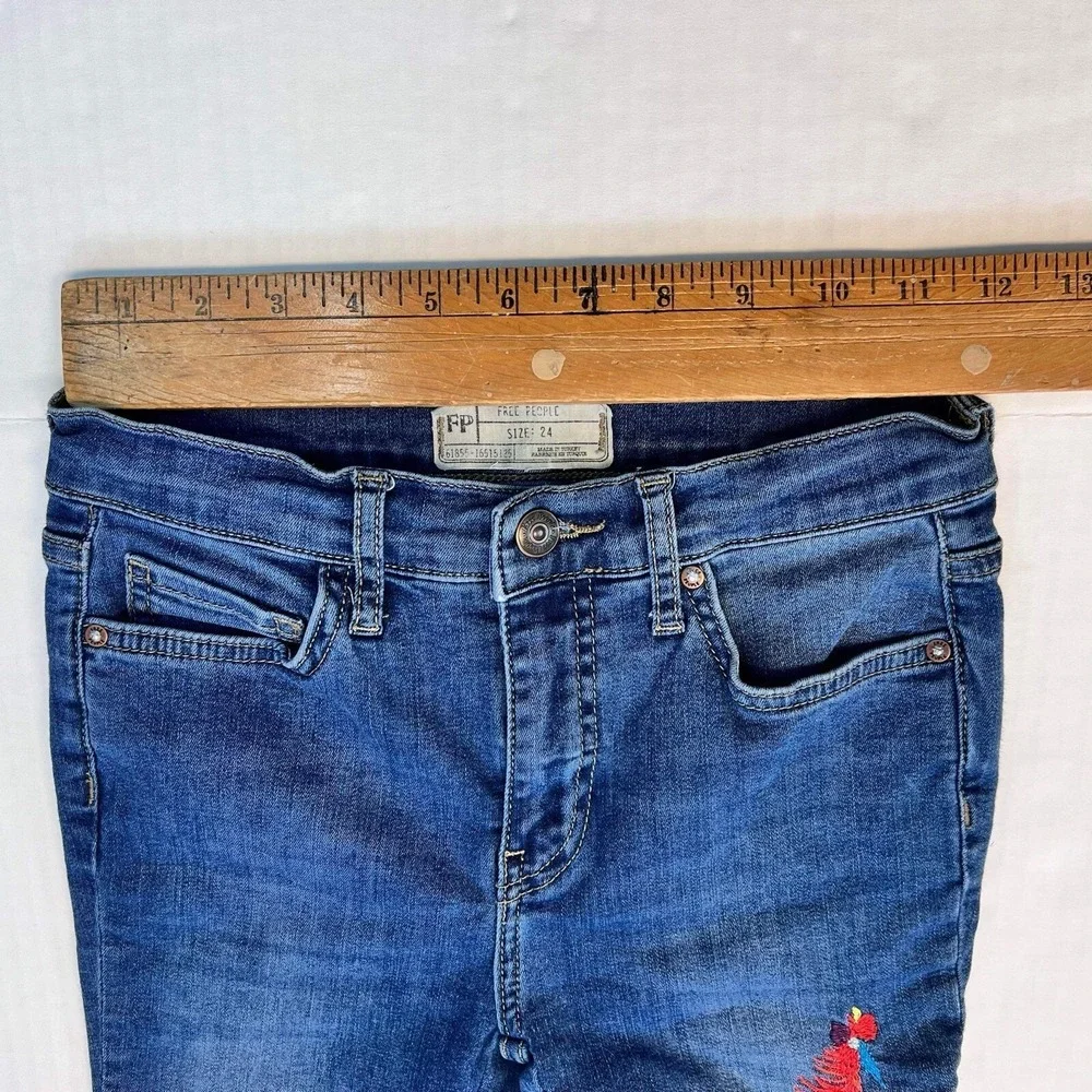 Free People Embroidered Peacock‎ Floral Skinny Jeans Blue Raw Hem Size 24 Boho
